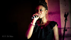 Chanteuse Gospel funérailles en musique live – orchestre pour enterrement et obsèques